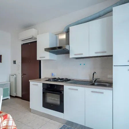 Flowered Balcony - 2 Bedrooms Sirmione