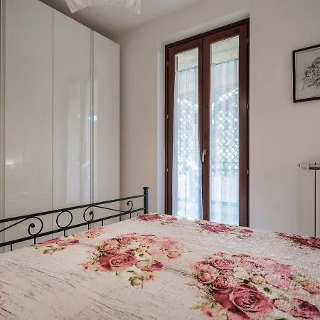 Flowered Balcony - 2 Bedrooms Apartment *