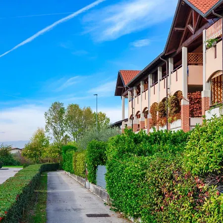 Flowered Balcony - 2 Bedrooms Sirmione